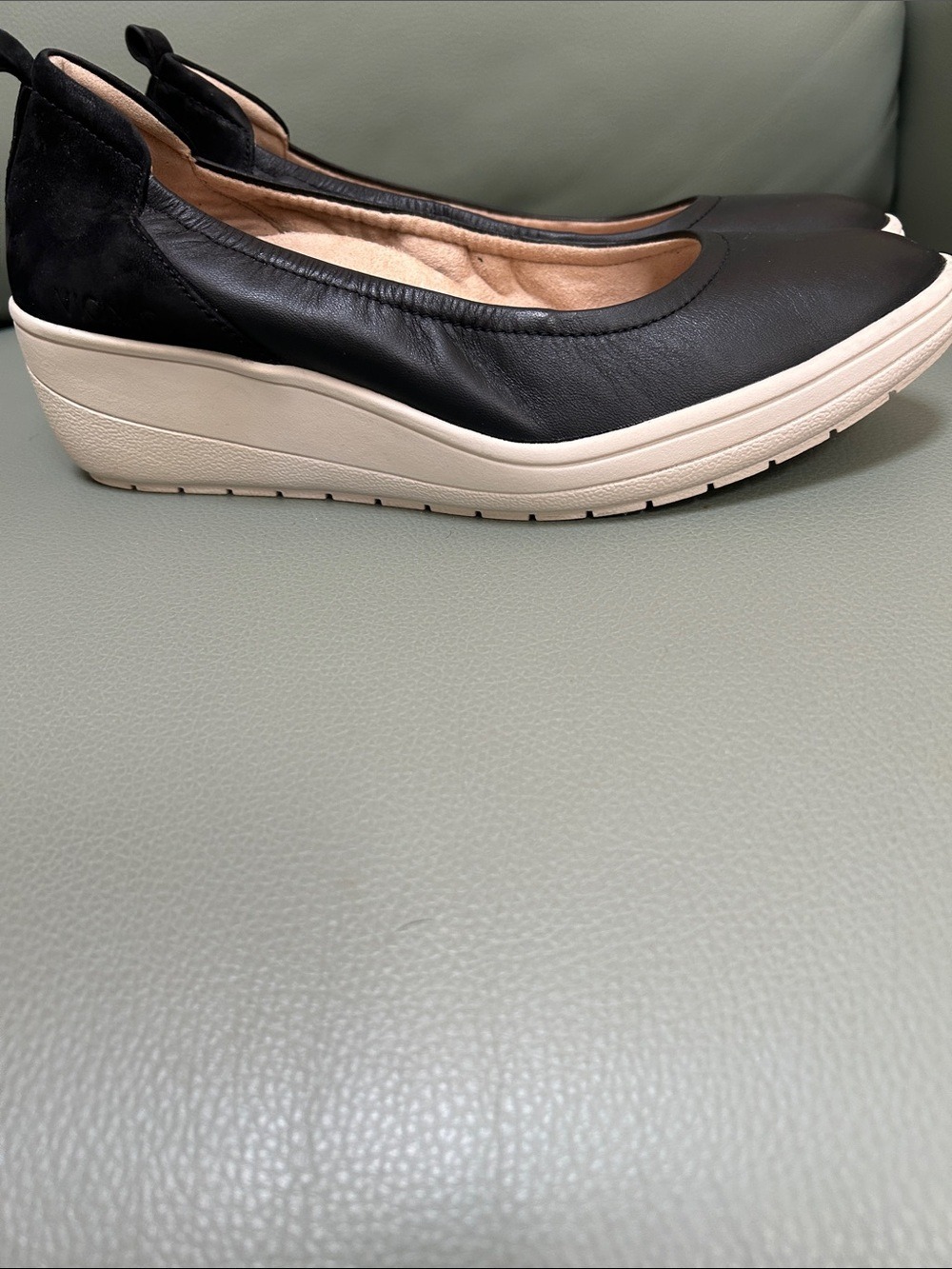 Vionic Jacey Women's Slip-on Wedge Shoe - Picture 2 of 7